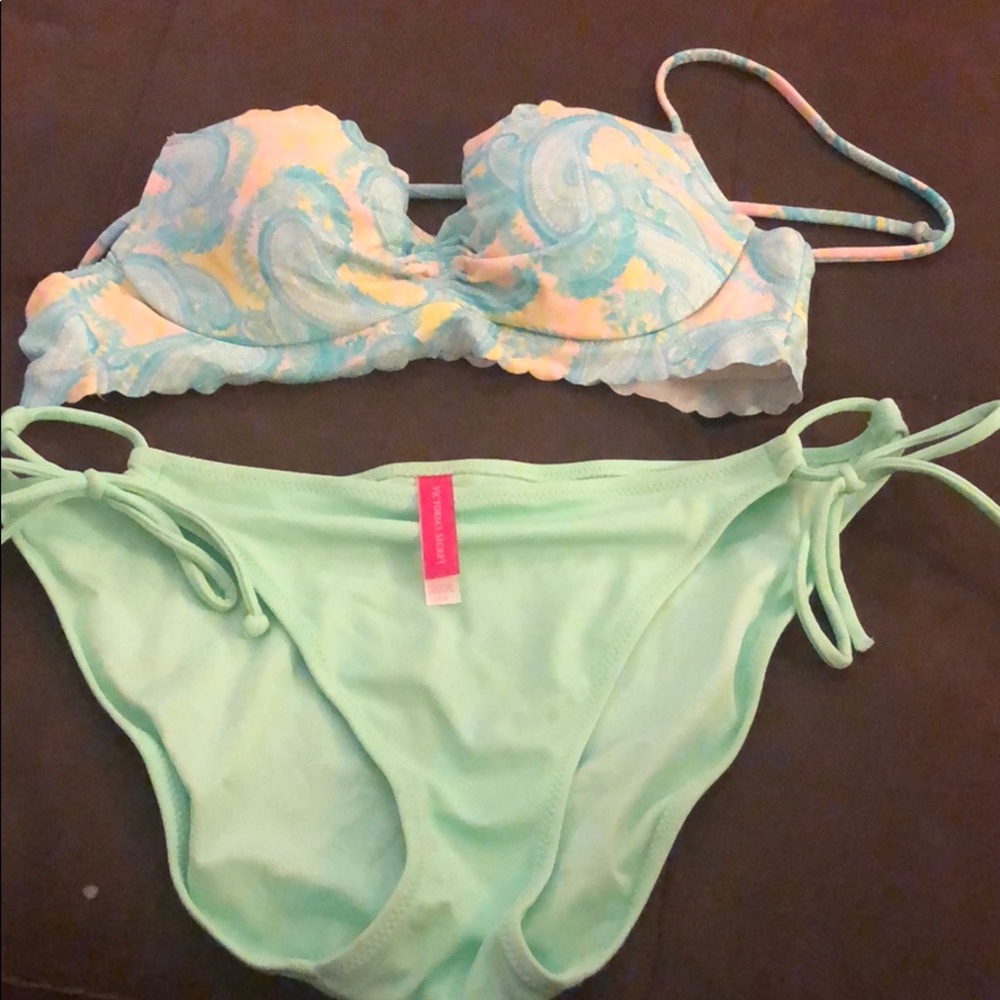 Victoria’s Secret bikini